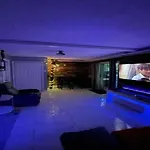 Summer Getaway In Brooklyn Private Room, Bath, Kitchen & Backyard