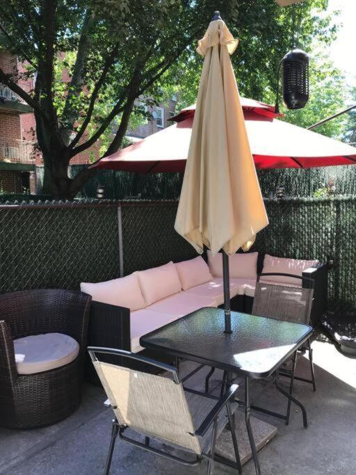 Apartment Summer Getaway In Brooklyn Private Room, Bath, Kitchen & Backyard