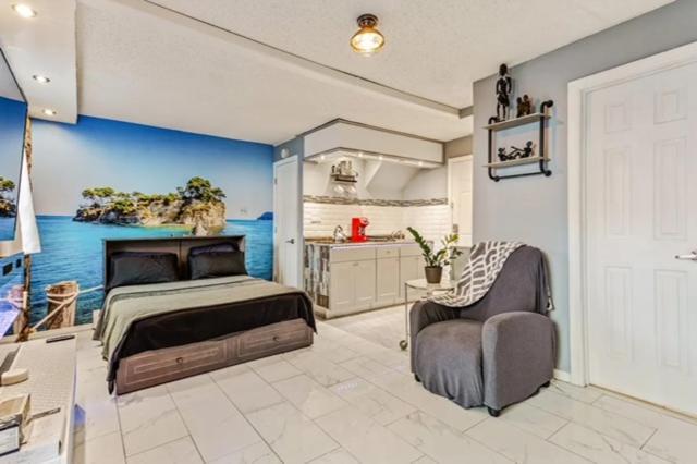 Summer Getaway In Brooklyn Private Room, Bath, Kitchen & Backyard Apartment New York