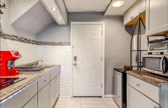 Summer Getaway In Brooklyn Private Room, Bath, Kitchen & Backyard Apartment New York